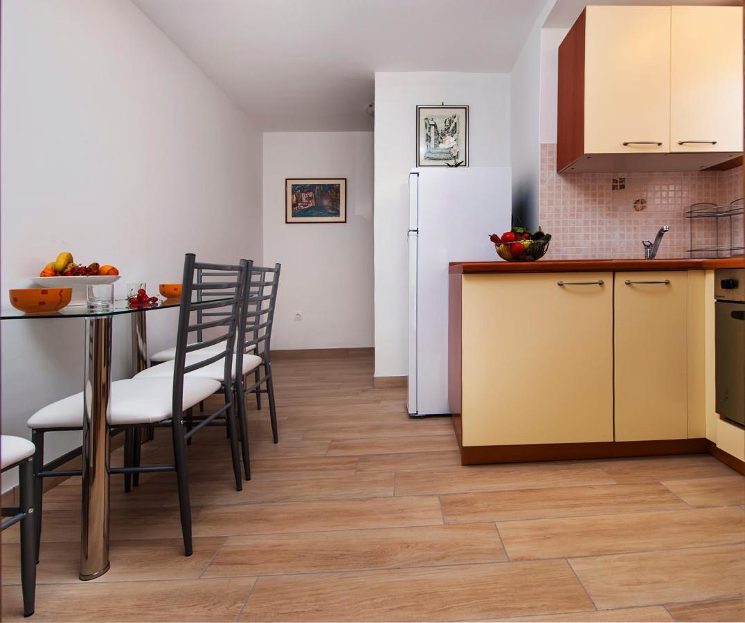Apartmani&Soba Mimi Ровин Екстериор снимка
