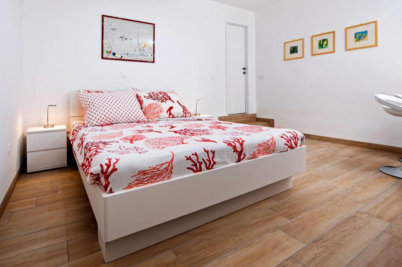 Apartmani&Soba Mimi Ровин Екстериор снимка