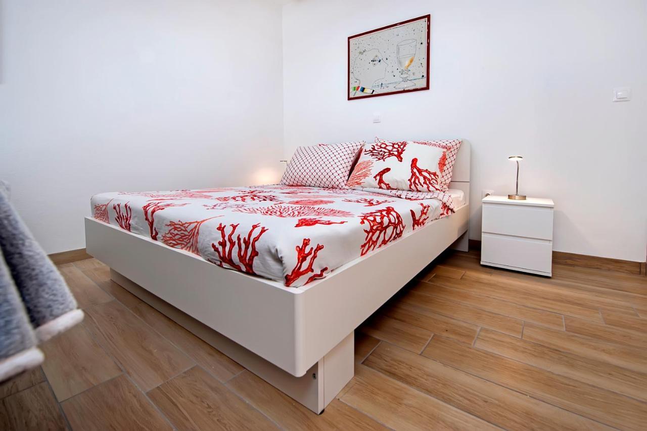 Apartmani&Soba Mimi Ровин Екстериор снимка